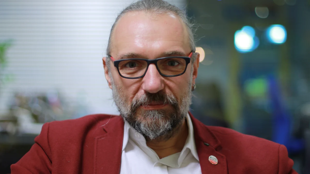 ​Koniec śledztwa ws. Mateusza Kijowskiego, byłego lidera Komitetu Obrony Demokracji oraz Piotra C., byłego skarbnika KOD - dowiedział się reporter RMF FM. Prokuratura skierowała do sądu akt oskarżenia w ich sprawie. Podejrzanym grozi do 8 lat więzienia.