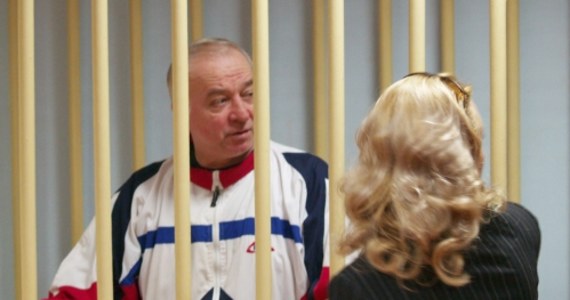 W krytycznym stanie są były oficer GRU - wywiadu wojskowego Rosji - Siergiej Skripal i jego 33-letnia córka Julia. Oboje zatruli się nieznaną substancją. Brytyjskie media podkreślają, że sprawa ta przypomina otrucie w 2006 roku byłego agenta KGB Aleksandra Litwinienki.