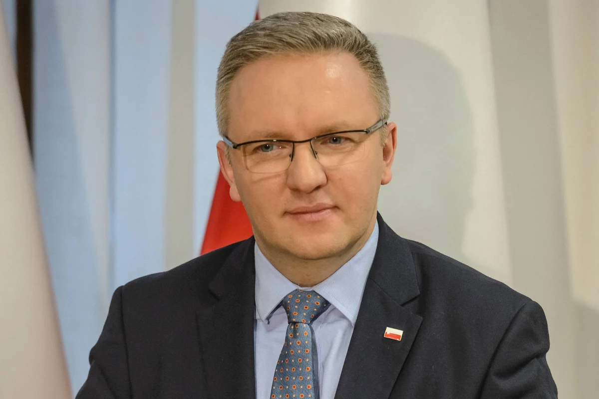 ​We wtorek przed godz.18  zakończyło się spotkanie prezydenta Andrzeja Dudy, premiera Mateusza Morawieckiego, szefa MSZ Jacka Czaputowicza oraz szefa gabinetu prezydenta Krzysztofa Szczerskiego. Spotkanie trwało ok. dwóch godzin. Spotkanie było spotkaniem roboczym, zaplanowanym kilka tygodni temu i dotyczyło koordynacji działań rządu i ośrodka prezydenckiego w sprawie inicjatywy Trójmorza - powiedział PAP szef gabinetu prezydenta Krzysztof Szczerski.