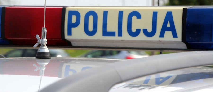 Trwa ustalanie przyczyn śmierci dwóch mężczyzn, których ciała znaleziono w sobotę w kabinie samochodu ciężarowego, zaparkowanego w pobliżu stacji benzynowej przy ulicy Kościuszki w Kutnie w Łódzkiem. Zmarli to 39-letni właściciel firmy transportowej ze Śląska oraz 50-letni pracownik firmy.