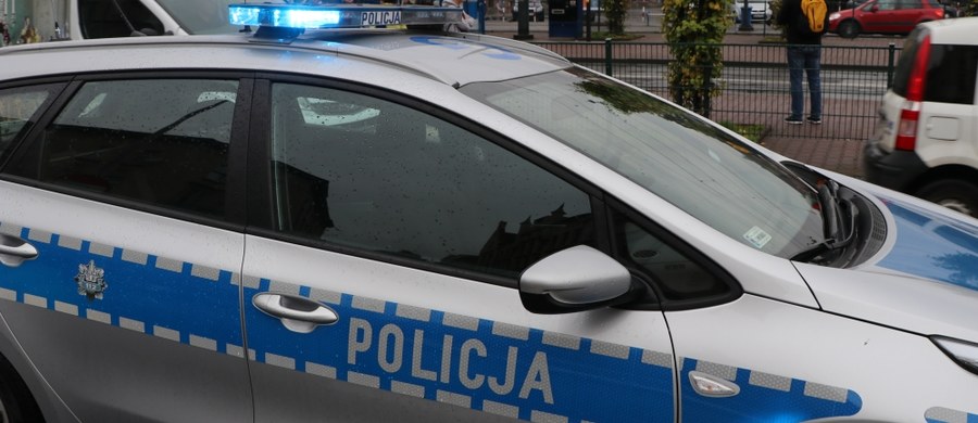 Policyjny pościg za kierowcą w centrum Katowic. Ranny został policjant. Z obrażeniami nogi trafił do szpitala.