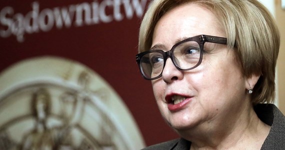 Krajowa Rada Sądownictwa w nowym składzie nie będzie się zbierać przynajmniej do czasu, aż nie zdecyduje tak I prezes Sądu Najwyższego. Prof. Małgorzata Gersdorf nowy skład KRS uważa jednak za niekonstytucyjny, dlatego zwoływać jej nie zamierza. Blokada może potrwać tygodnie lub miesiące.