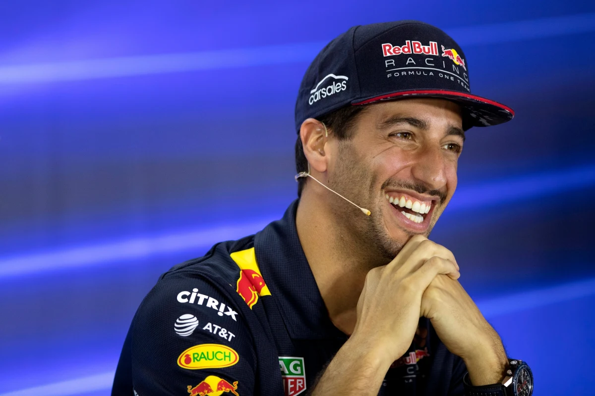 Australijczyk Daniel Ricciardo w zespołu Red Bull poprawił - podczas testów teamów Formuły 1 na Circuit de Catalunya pod Barceloną - nieoficjalny rekord. Od 10 lat należał on do Brazylijczyka Felipe Massy z Ferrari.