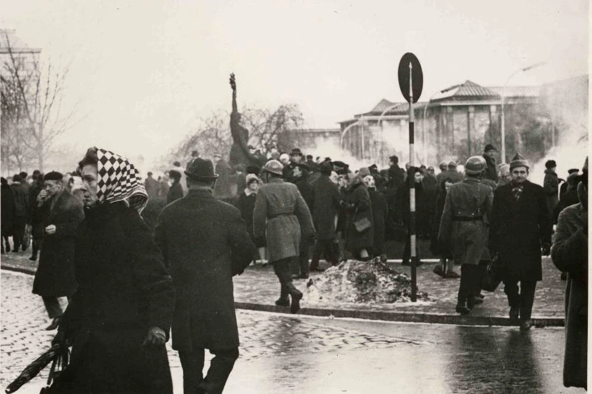 W tym roku przypada 50. rocznica Marca '68. Wydarzenia te zapoczątkował wiec na  Uniwersytecie Warszawskim zorganizowany 8 marca. Początków tych wydarzeń należy upatrywać jednak w decyzji zakazującej wystawienia "Dziadów" w Teatrze Narodowym, która zapadła pod koniec stycznia 1968 roku. 