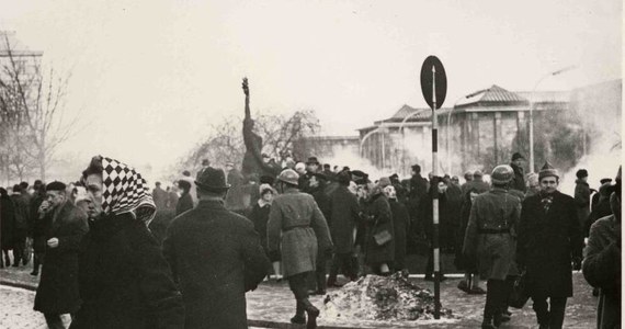 W tym roku przypada 50. rocznica Marca '68. Wydarzenia te zapoczątkował wiec na  Uniwersytecie Warszawskim zorganizowany 8 marca. Początków tych wydarzeń należy upatrywać jednak w decyzji zakazującej wystawienia "Dziadów" w Teatrze Narodowym, która zapadła pod koniec stycznia 1968 roku. 