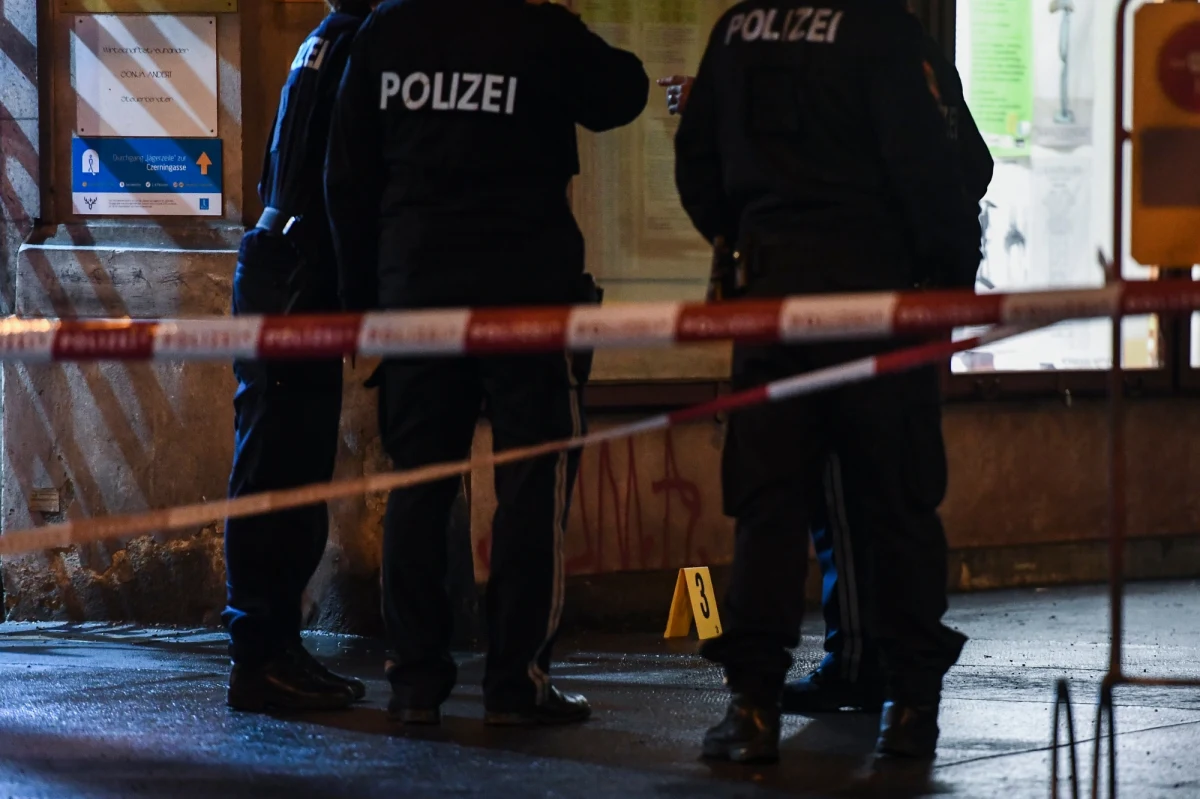 Prawdopodobnie nie ma związku pomiędzy dwoma ataki z użyciem noża, do których doszło w środę wieczorem w Wiedniu - poinformowała policja. Ciężko ranne zostały cztery osoby, w tym troje członków jednej rodziny.