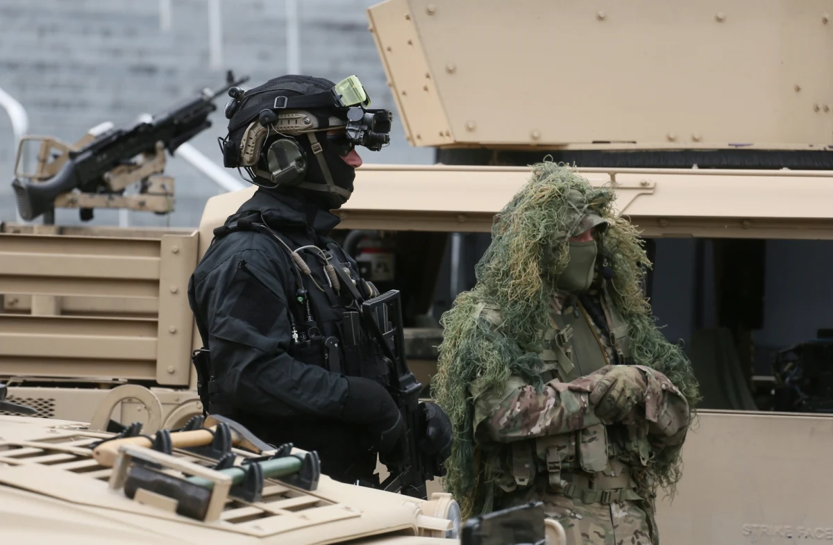 Kolejne zmiany w przetargu na śmigłowce dla wojsk specjalnych. Jak dowiedział się reporter RMF FM Grzegorz Kwolek, Inspektorat Uzbrojenia wprowadza zmiany w dokumentacji, którą dostaną razem z zaproszeniem do składania ostatecznych ofert producenci, którzy chcą sprzedać swój sprzęt polskiej armii.