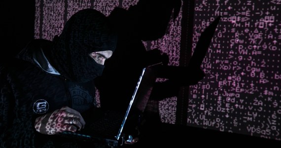 Hakerzy podszywający się pod Instytut Polski w Londynie zaatakowali pracowników Ministerstwa Spraw Zagranicznych. Jak dowiedział się reporter RMF FM Grzegorz Kwolek, dwa dni temu kilkadziesiąt osób dostało wiadomość elektroniczną, która mogła posłużyć do przejęcia kontroli nad komputerem. 