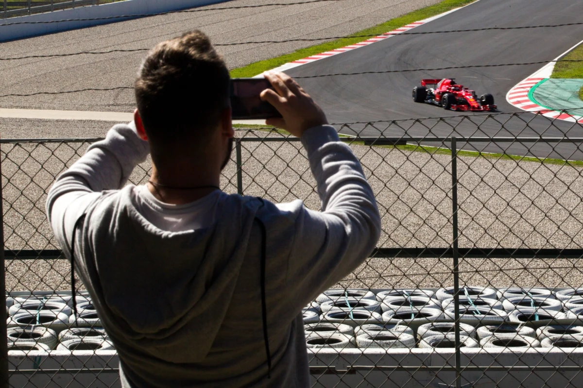 Niemiec Sebastian Vettel, kierowca Ferrari, był w czwartek najszybszy na torze Catalunya pod Barceloną podczas testów zespołów Formuły 1. Robert Kubica uzyskał ósmy rezultat.