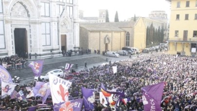 "Na zawsze nasz kapitan". Tysiące ludzi pożegnały we Florencji Davide Astoriego
