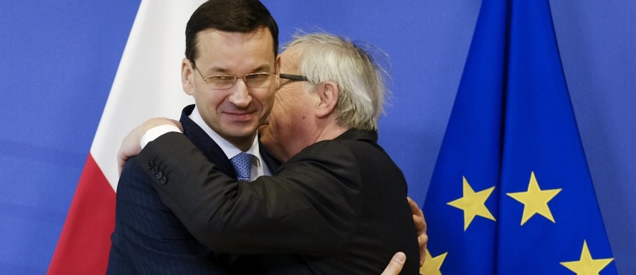 Mam nadzieję, że w przyszłości stanowiska Polski i KE ulegną na tyle bliskiemu zbliżeniu, żeby porozumieć się w pełni co do przeprowadzonej w Polsce reformy wymiaru sprawiedliwości - mówił premier Mateusz Morawiecki w Brukseli po spotkaniu z szefem Komisji Europejskiej Jean-Claude'em Junckerem oraz wiceprzewodniczącym KE Fransem Timmermansem.
