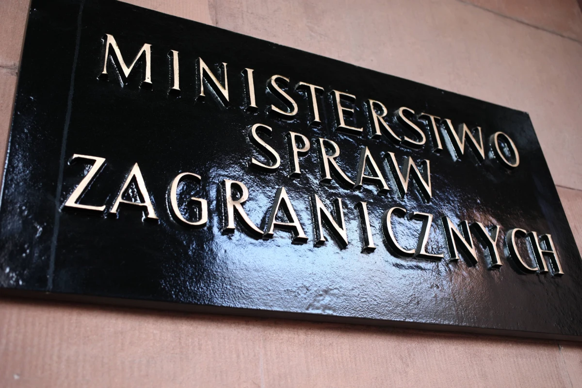 W czwartek złożyliśmy wniosek do warszawskiej Prokuratury Okręgowej o sprawdzenie, czy doszło do popełnienia przestępstwa w związku z możliwym ujawnieniem informacji niejawnych z MSZ - poinformowało PAP biuro prasowe resortu dyplomacji.