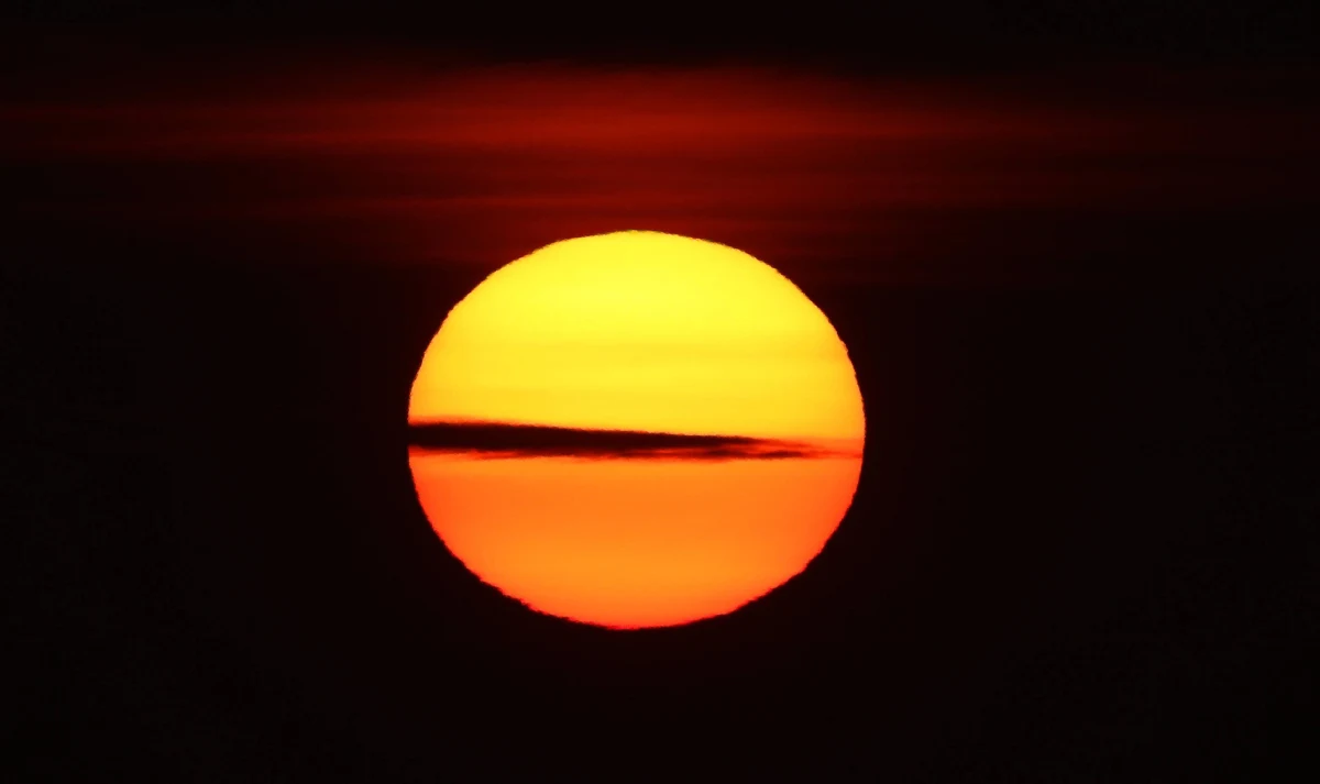 Trzynaście miast na całym świecie ma odnotować podwyższenie temperatury o ponad dwa stopnie w ciągu najbliższej dekady - wynika z najnowszego raportu opublikowanego przez instytut badawczy Urban Climate Change Research Network. Według dokumentu, z ponad 100 miast objętych badaniem największy skok temperatury grozi Moskwie. 