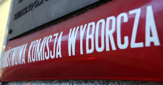 Przedstawiciele Państwowej Komisji Wyborczej chcą wziąć udział w misji obserwacyjnej podczas wyborów w Rosji. "Jest to przyjęta praktyka" - mówi RMF FM szef PKW Wojciech Hermeliński. "Jeśli chodzi o nasze kontakty z Rosją, to jakie one są - to wiadomo, ale jeżeli chodzi o szczebel organów, które organizują wybory, to zawsze była taka praktyka, że się nawzajem zapraszaliśmy. Ja ostatnio byłem w Wilnie" - dodaje.