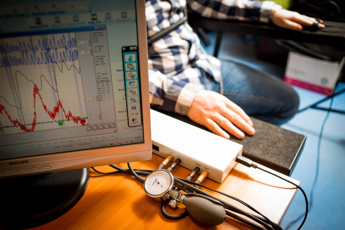 Lojalność wobec Służby Ochrony Państwa - to jeden z elementów, który ma być badany u funkcjonariuszy SOP na wykrywaczu kłamstw. Taką weryfikację przy użyciu wariografu, dla sprawdzenia przydatności do służby, wprowadziła nowa ustawa powołująca Służbę Ochrony Państwa.