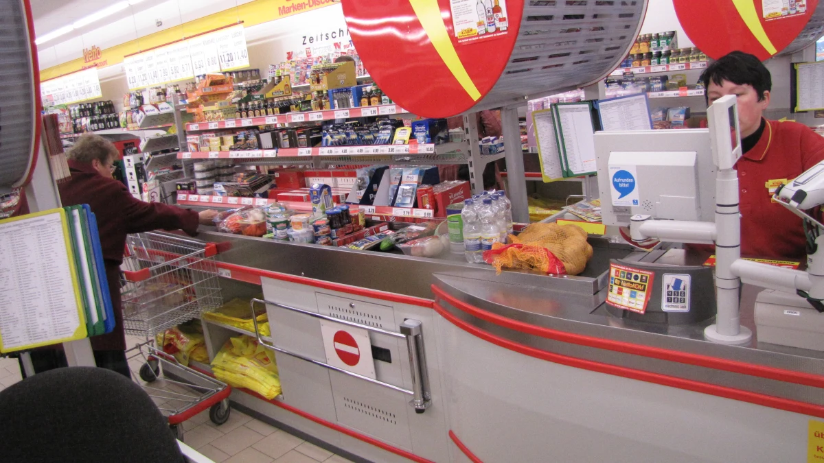 Inspektorzy pracy będą pracować w najbliższą niedzielę we wszystkich powiatach. Sprawdzą, czy firmy przestrzegają nowych przepisów dot. ograniczenia handlu w niedziele - powiedział Tomasz Zalewski z Państwowej Inspekcji Pracy. 11 marca to pierwsza niedziela z zakazem handlu.