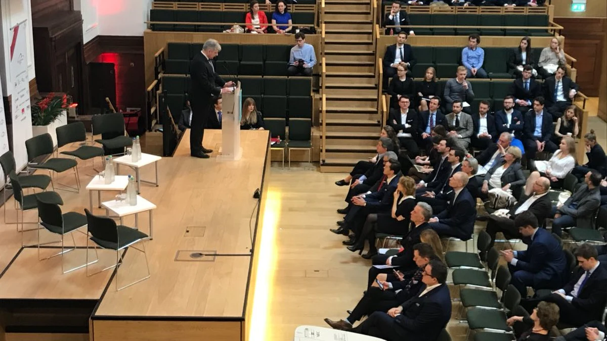 ​"Stulecie niepodległości: romantyczne plany, realistyczne środki" - to hasło VII edycji Polskiego Forum Ekonomicznego w Londynie organizowanego przez studentów London School of Economics. To największa konferencja o polskiej gospodarce poza granicami kraju. Wśród zaproszonych gości są m.in. prezesi największych polskich spółek, inwestorzy i politycy. 