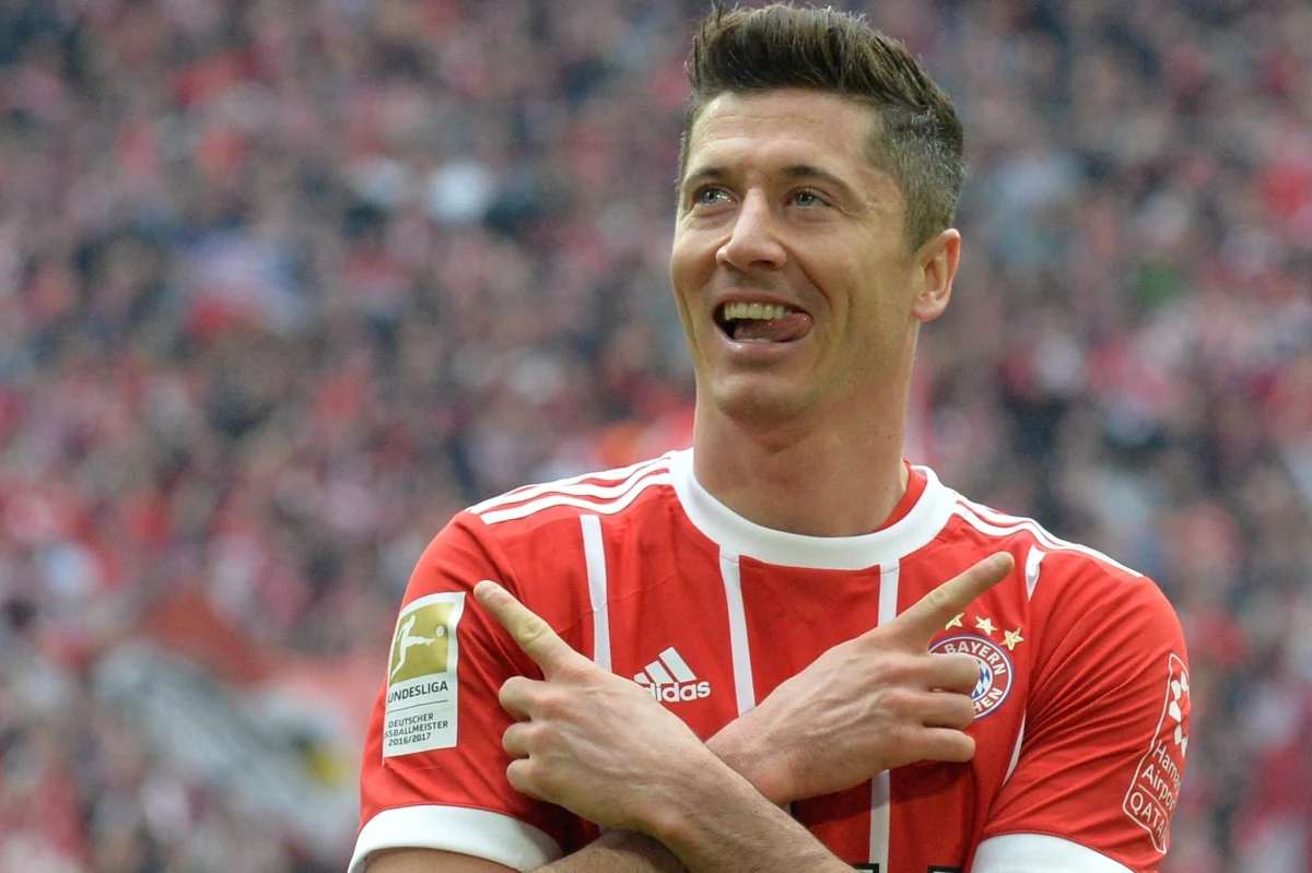 ​Robert Lewandowski zdobył dotychczas 174 gole w Bundeslidze i jest dziesiąty w klasyfikacji strzelców wszech czasów, ale zdaniem trenera jego klubu Bayernu Monachium Juppa Heynckesa tylko wyczyn Gerda Muellera - 365 bramek - jest poza zasięgiem Polaka.