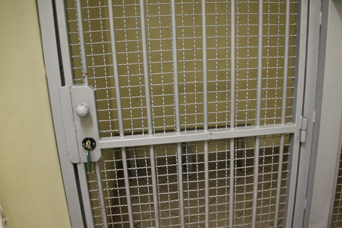 20-latka, która wczoraj w Rybniku podczas własnego ślubu została zraniona nożem przez 23-letniego mężczyznę, została dziś przesłuchana. Jej mąż wciąż leży w szpitalu. Po przerwanej w sobotę ceremonii para wzięła ślub w szpitalu - informuje dziennikarka RMF FM Anna Kropaczek. 