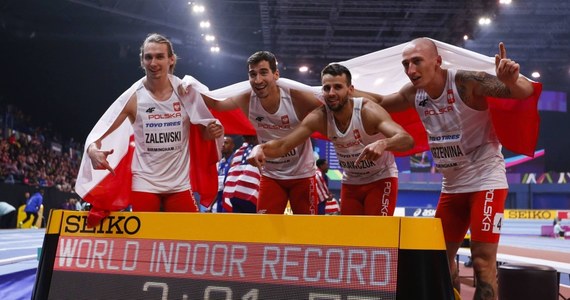 ​Krótko, ustanowionym 4 marca w Birmingham, halowym rekordem świata cieszyła się polska sztafeta 4x400 m. W sobotę podczas lekkoatletycznych mistrzostw USA szkół wyższych w miejscowości College Station w stanie Teksas lepszy czas od biało-czerwonych uzyskały aż trzy drużyny.