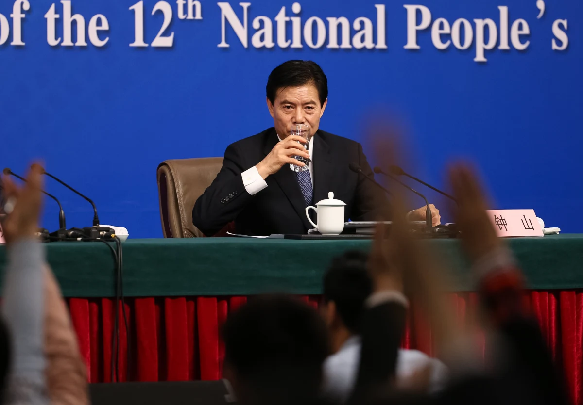 Chiński minister handlu Zhong Shan powiedział, że jakakolwiek wojna handlowa przyniesie katastrofę Chinom, Stanom Zjednoczonym i reszcie świata - podał Reuters.