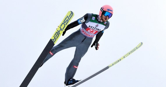 ​Austriak Manuel Fettner odniósł drugie zwycięstwo w Zakopanem w zawodach Pucharu Kontynentalnego w skokach narciarskich. Podobnie jak w sobotę, na dziesiątym miejscu uplasował się Paweł Wąsek (WSS Wisła w Wiśle).