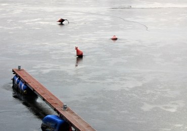 Akcja ratownicza na Jeziorze Zaleskim. 4 osoby wpadły do wody