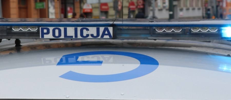 Małopolska policja poszukuje kierowcy, który w podkrakowskich Balicach śmiertelnie potrącił mężczyznę. Sprawca nie udzielił pomocy pieszemu i zbiegł z miejsca wypadku.