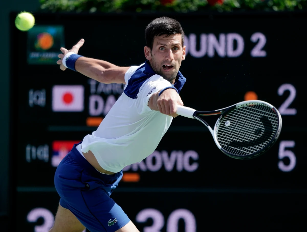 Były lider światowego rankingu tenisistów Novak Djokovic przegrał z zajmującym 109. pozycję w rankingu Japończykiem Taro Danielem 6:7 (3-7), 6:4, 1:6 w drugiej rundzie turnieju ATP serii Masters 1000 w kalifornijskim Indian Wells. Serb,  zdobywca 12 tytułów wielkoszlemowych w singlu, wrócił na kort po dwumiesięcznej przerwie spowodowanej operacją łokcia. W pierwszej rundzie miał tzw. wolny los. W Indian Wells triumfował pięciokrotnie (2008, 2011 i 2014-16).