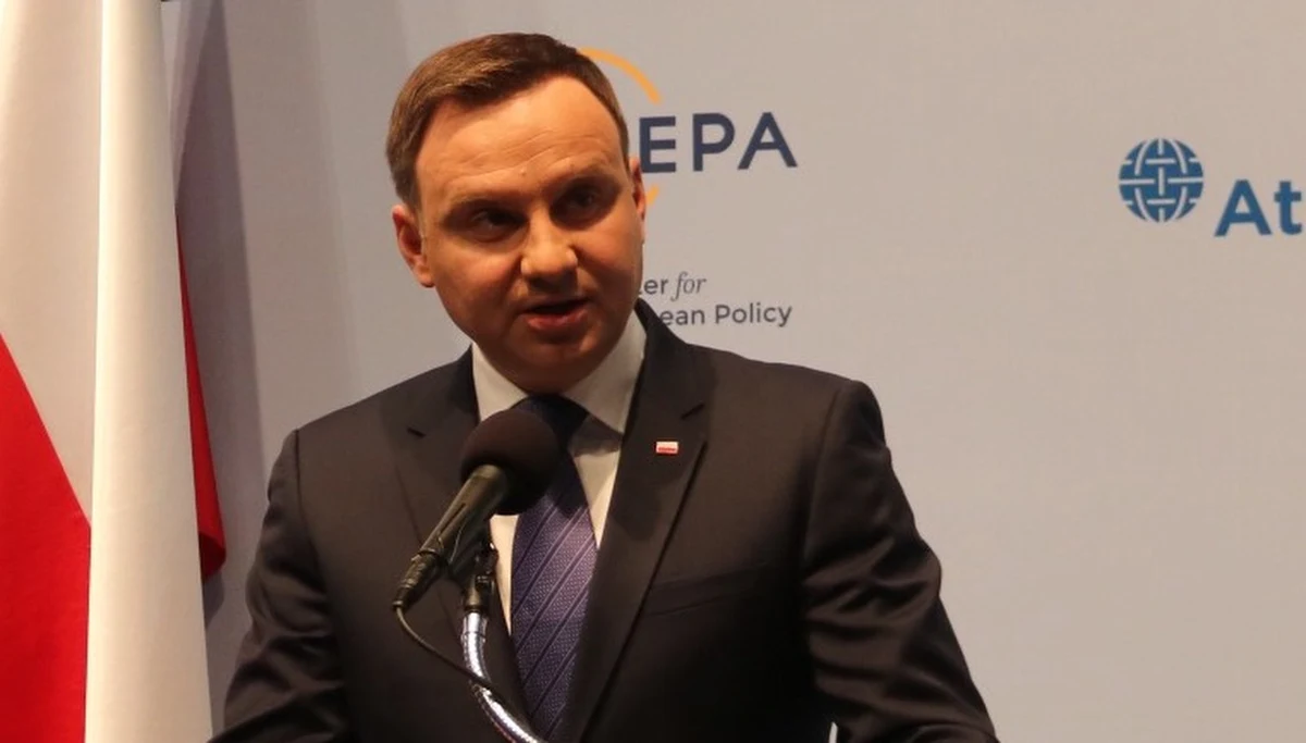 Źle się stało, że nowelizacja ustawy o IPN została przyjęta w tym właśnie momencie i w takiej formie. W przeddzień Dnia Pamięci o Ofiarach Holokaustu - mówi w poniedziałkowym "Dzienniku Gazecie Prawnej" prezydent Andrzej Duda. Odnosi się również do doniesień o wywołanym przez kontrowersyjne przepisy zgrzycie na linii Warszawa - Waszyngton. 