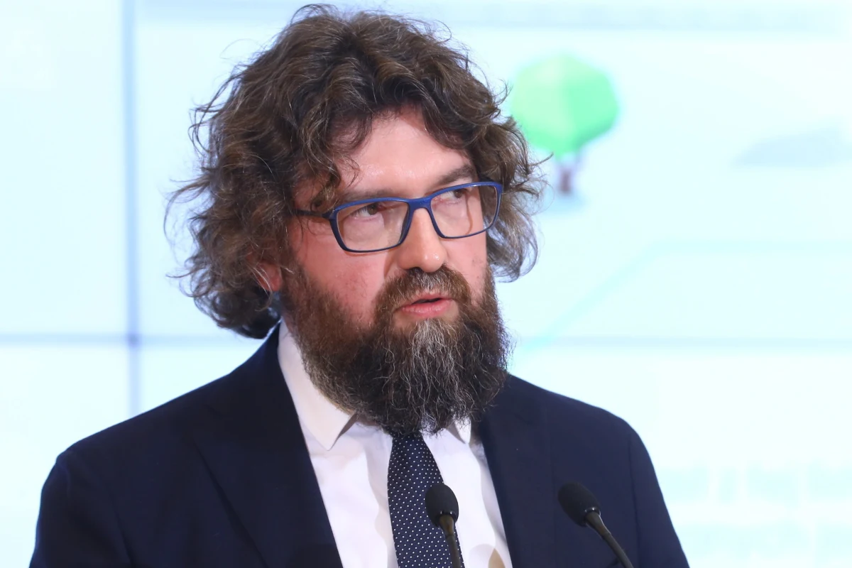 ​Do końca tygodnia ma zapaść decyzja jaką nową funkcję obejmie odwołany dziś wiceminister przedsiębiorczości i technologii Piotr Woźny - ustalili dziennikarze RMF FM.