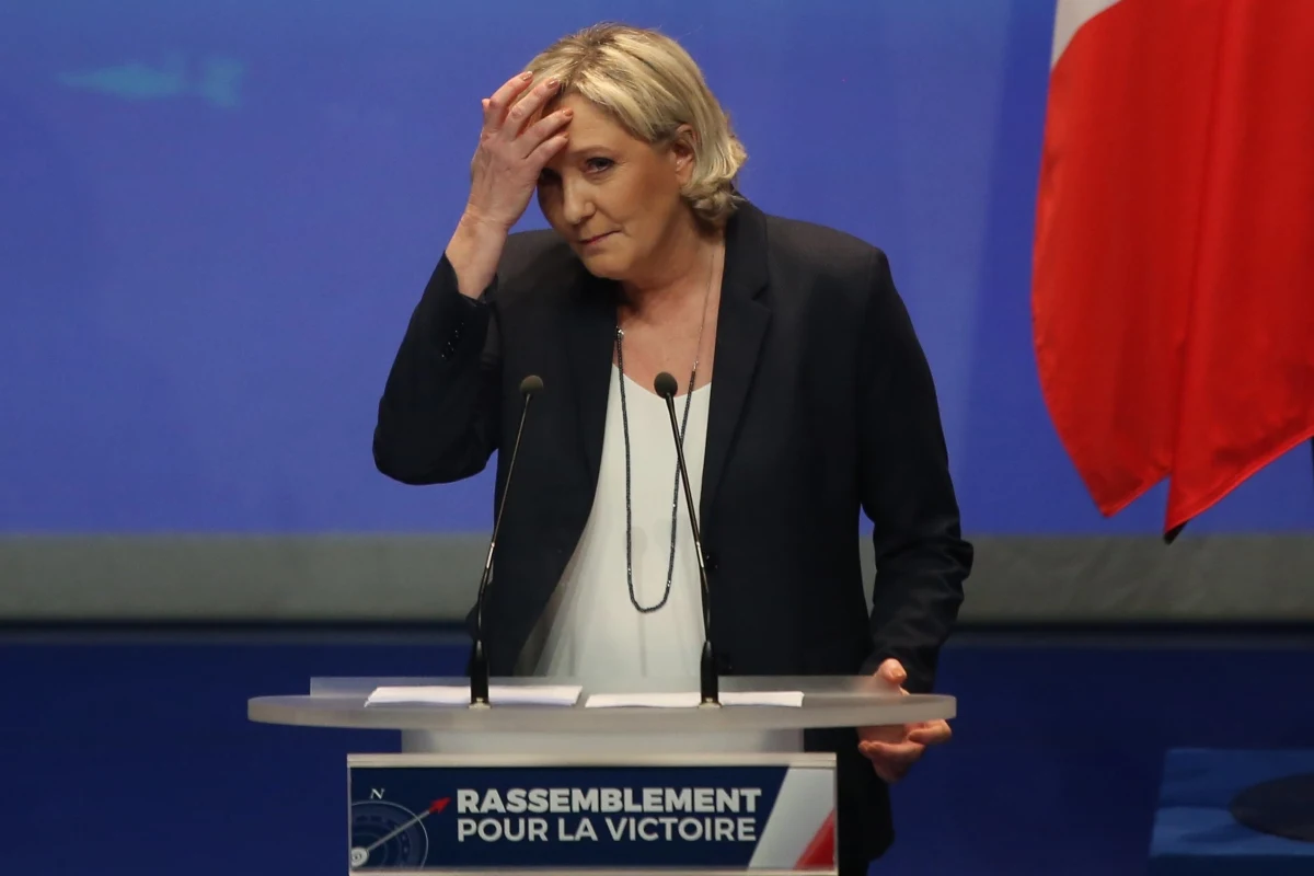 ​Marine Le Pen, przewodnicząca skrajnie prawicowego Frontu Narodowego (FN), która postanowiła zmienić jego nazwę na Zgromadzenie Narodowe, zagroziła wpozwem sądowym szefowi innej prawicowej partii, który twierdzi, że ukradła nazwę jego ugrupowania.