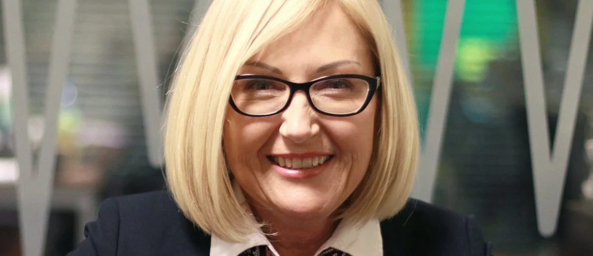 Czy starcza pani do 1-go? "Tak. Prowadziłam w życiu działalność gospodarczą. Potrafię oszczędzać i liczyć. Wspólnie z mężem prowadzę dom. Raz bywało lepiej, raz gorzej" -  mówi w Porannej  rozmowie w RMF FM Joanna Kopcińska. Rzecznik rządu pytana przez Roberta Mazurka, czy dostała nagrodę odpowiada: tak, ale zwróciłam. "Zrobiłam kliknij, zrób przelew i nagrodę zwróciłam" – powiedziała. Jak podkreśliła: jako poseł zarabiałam więcej, niż teraz. "Ale nie narzekam" - dodała. W internetowej części Porannej rozmowy, Joanna Kopcińska nie chciała odpowiedzieć na pytanie, o wysokość nagrody, którą dostała i zwróciła. "Dla niektórych pewnie dużo, ale nie była to kwota, która mogłaby wzbudzić gigantyczne emocje" - tłumaczyła rzecznik rządu. 