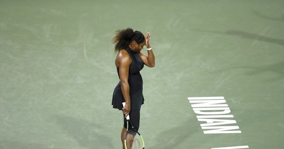Venus Williams zakończyła na trzeciej rundzie występ swojej siostry Sereny w turnieju WTA rangi Premier w Indian Wells, pokonując ją 6:3, 6:4. Druga z amerykańskich tenisistek zaliczyła powrót do rywalizacji w cyklu po prawie 14-miesięcznej przerwie macierzyńskiej. 
Siostry grały ze sobą po raz 29. Po raz 12. lepsza okazała się Venus. Pierwszego seta zapisała na swoim koncie już po 36 minutach. Drugiego zaczęła od prowadzenia 3:0. Serena wygrała wtedy dwa gemy z rzędu, a później obroniła jedną piłkę meczową. Nie była jednak w stanie poważniej zagrozić starszej siostrze.