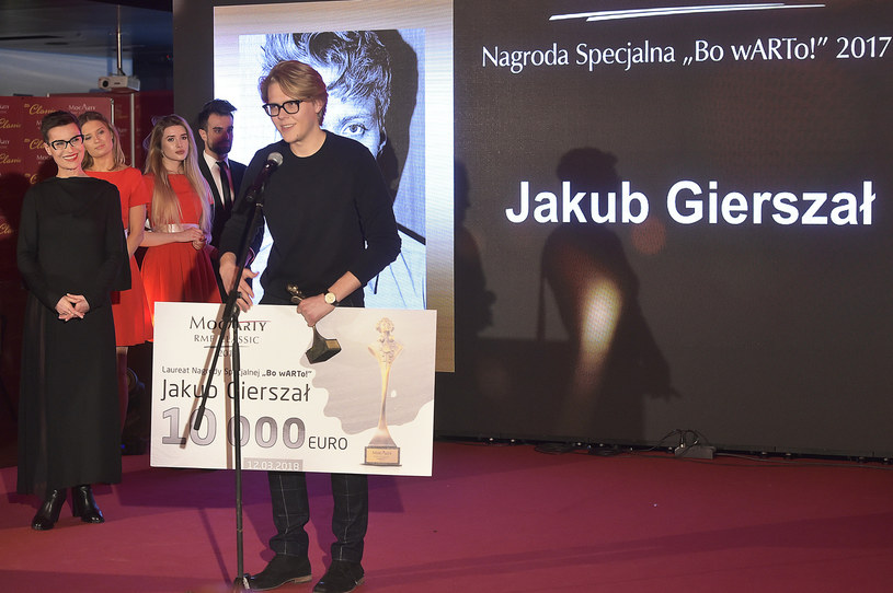 W Warszawie wręczono po raz ósmy MocArty RMF Classic. Słuchacze stacji wybrali swoich faworytów w czterech kategoriach: Człowiek Roku, Wydarzenie Roku, Muzyka Filmowa Roku i Rzecz z Klasą. Wręczono też nagrodę specjalną Bo wARTo!