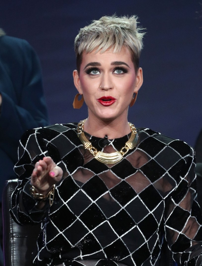 Katy Perry, która pełni funkcję jurorki w "American Idol", pocałowała jednego z uczestników programu w usta.