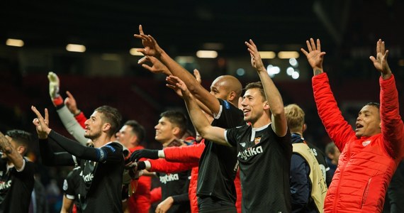 Sevilla pokonała na wyjeździe Manchester United 2:1 i wobec bezbramkowego remisu w pierwszym meczu awansowała do ćwierćfinału piłkarskiej Ligi Mistrzów. W drugim wtorkowym spotkaniu awans zapewniła sobie Roma, która wygrała u siebie z Szachtarem Donieck 1:0.