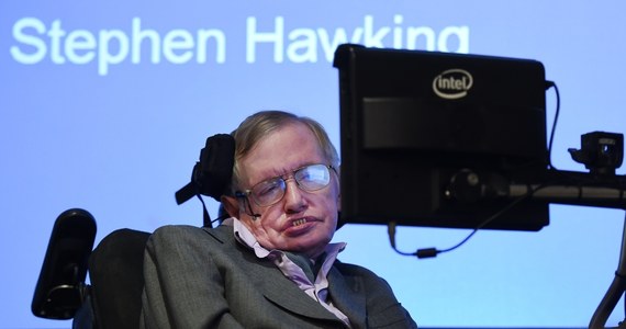 W wieku 76 lat zmarł wybitny brytyjski naukowiec, astrofizyk, profesor Stephen Hawking. O jego śmierci poinformowała rodzina. Od lat cierpiał na stwardnienie zanikowe boczne. Porozumiewał się ze światem za pomocą syntezatora mowy. Chociaż fascynował go Kosmos, powtarzał, że nie wybrałby się w to miejsce, ponieważ z niego nie ma powrotu.