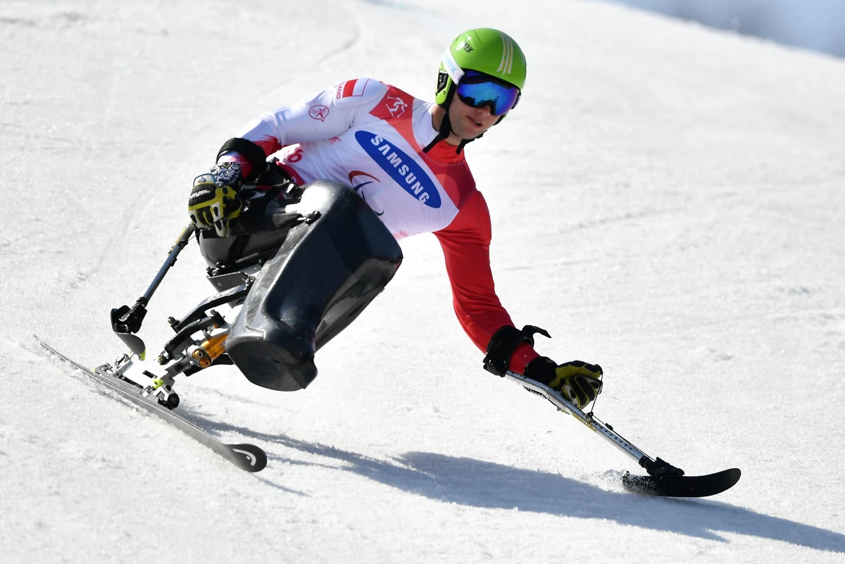 ​27-letni alpejczyk Igor Sikorski (Start Bielsko-Biała) został pierwszym polskim medalistą igrzysk paraolimpijskich w Pjongczangu. Zajął trzecie miejsce w slalomie gigancie w pozycji siedzącej.