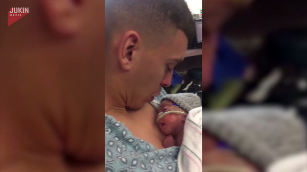 Ojciec trzymał swojego nowo narodzonego syna na rękach. Postanowił pocałować go w głowę i wtedy... Wzruszające. 