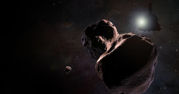 NASA ogłosiła nazwę, jaką zdecydowała się nadać ostatecznemu celowi misji sondy New Horizons. Kosmiczny pojazd, który w lipcu 2015 roku przesłał niezwykłe zdjęcia Plutona i jego księżyców, kontynuuje podróż i 1 stycznia 2019 roku ma spotkać się z obiektem z Pasa Kuipera, o kryptonimie 2014 MU69. Ów obiekt, planetoida lub zespół planetoid będzie się nazywać teraz Ultima Thule. Nazwa nawiązująca do łacińskiego określenia krańca świata ma głęboki sens, 2014 MU69 będzie bowiem najdalszym obiektem do jakiego kiedykolwiek udało się zbudowanej przez człowieka sondzie dotrzeć.