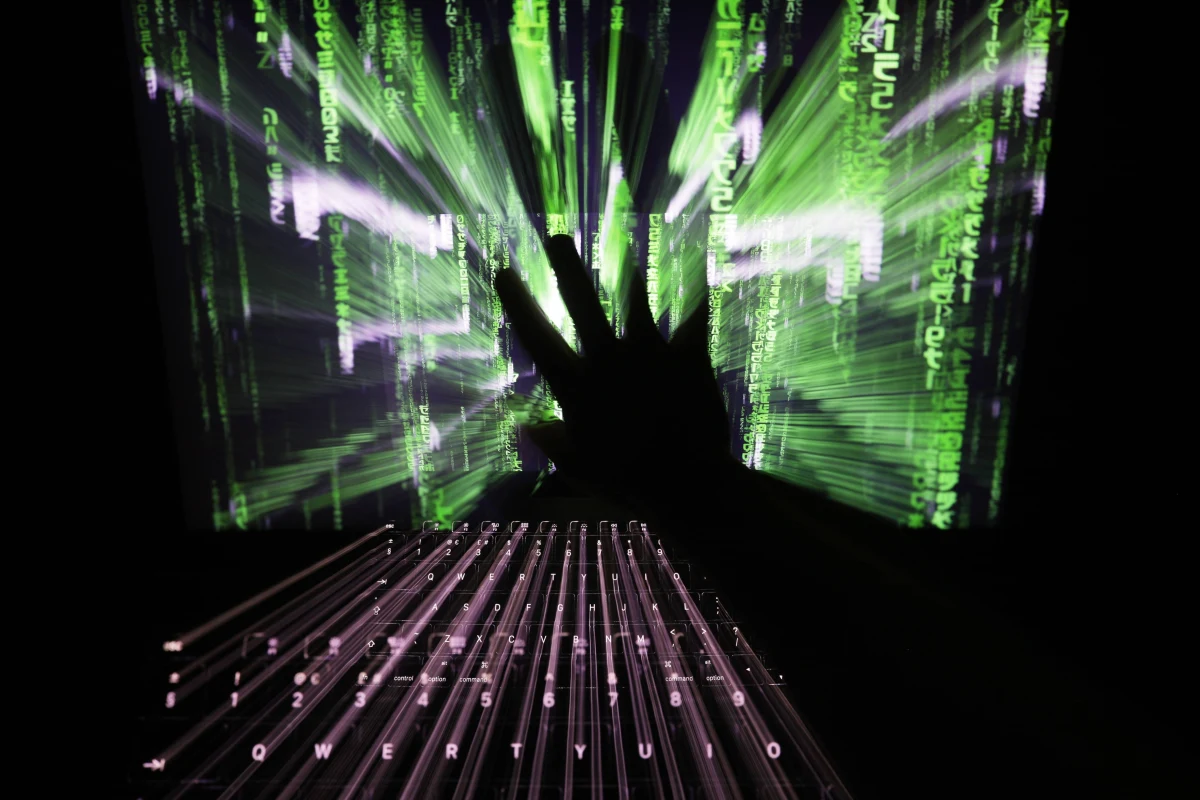 ​33 lata temu zarejestrowano pierwszą prywatną domenę internetową. Dzisiaj świętujemy tamto wydarzenie i wyjaśniamy, do czego służą domeny, kto ich potrzebuje (bo korzystają z nich wszyscy) i jak wyglądałby internet, gdyby ich nie było.