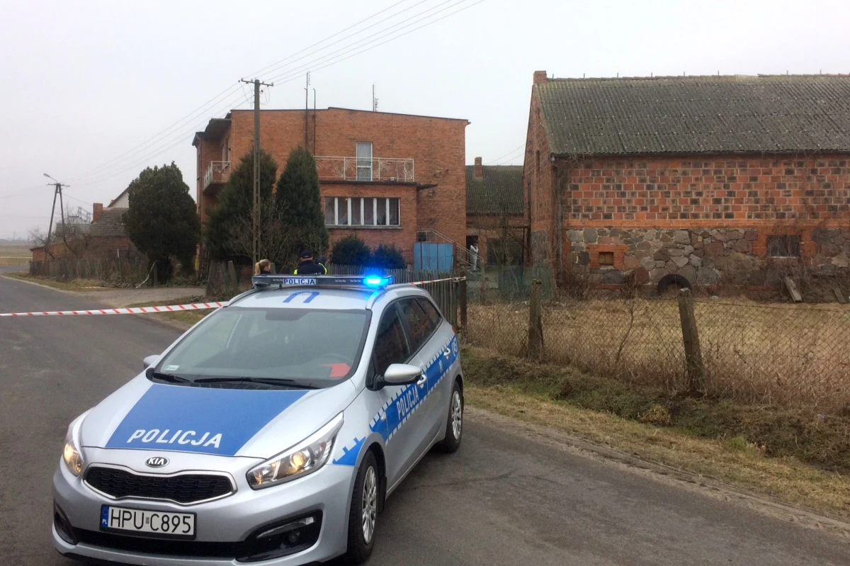 ​Z ciężkim niedotlenieniem mózgu urodził się syn 25-latki, zaatakowanej nożem w nocy ze środy na czwartek koło Jarocina w województwie wielkopolskim. Nie wiadomo, czy dziecko przeżyje - poinformował Dariusz Bierła, dyrektor szpitala w Ostrowie Wielkopolskim, w którym przebywa noworodek.