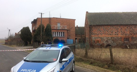 ​Z ciężkim niedotlenieniem mózgu urodził się syn 25-latki, zaatakowanej nożem w nocy ze środy na czwartek koło Jarocina w województwie wielkopolskim. Nie wiadomo, czy dziecko przeżyje - poinformował Dariusz Bierła, dyrektor szpitala w Ostrowie Wielkopolskim, w którym przebywa noworodek.