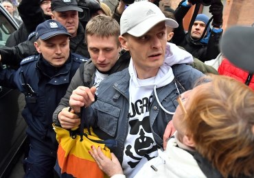 Niesłusznie skazany za gwałt i zabójstwo? Po 18 latach Tomasz Komenda wyszedł na wolność