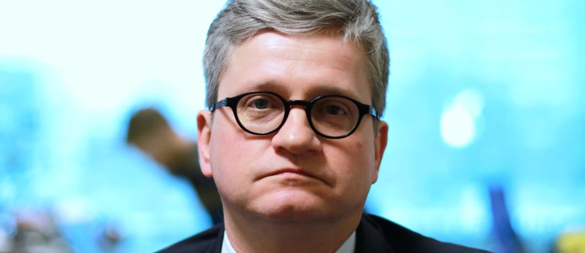 „Jesteśmy gotowi na spotkanie, jeśli do niego dojdzie” - mówił w Popołudniowej rozmowie w RMF FM szef Biura Bezpieczeństwa Narodowego Paweł Soloch, pytany o możliwą wizytę Angeli Merkel w Polsce, do której miałoby dojść już w poniedziałek. „Jeżeli do tej wizyty dojdzie, pan prezydent będzie się chciał spotkać z panią kanclerz” - dodał. Zastrzegł jednak, że wciąż nie ma oficjalnego potwierdzenia wizyty. Soloch, pytany przez Marcina Zaborskiego o odwołany kilkanaście miesięcy temu szczyt Trójkąta Weimarskiego, powiedział: „Temat Trójkąta nie jest zawieszony (…). Najpierw we Francji były wybory, potem w Niemczech. Miejmy nadzieję, że Trójkąt Weimarski wznowi działanie. Strona polska tego chce i mamy też pozytywny sygnał ze strony Niemiec, a Francuzi nie mówią ‘nie’”. Gość rozmowy odniósł się także do sprawy ataku na byłego szpiega Siergieja Skripala. „Nie ulega wątpliwości, że dla nas wiarygodne jest stanowisko władz brytyjskich” - mówił, po czym dodał: „Nie mamy żadnych podstaw, żeby nie wierzyć Brytyjczykom”. Czy po ataku na Skripala dojdzie do bojkotu piłkarskich mistrzostw świata w Rosji, jak sugerują niemieckie gazety? „W tych kwestiach na pewno będziemy się konsultowali w pierwszym rzędzie z Wielką Brytanią, w dalszej kolejności - z naszymi sojusznikami” - odpowiedział Paweł Soloch.