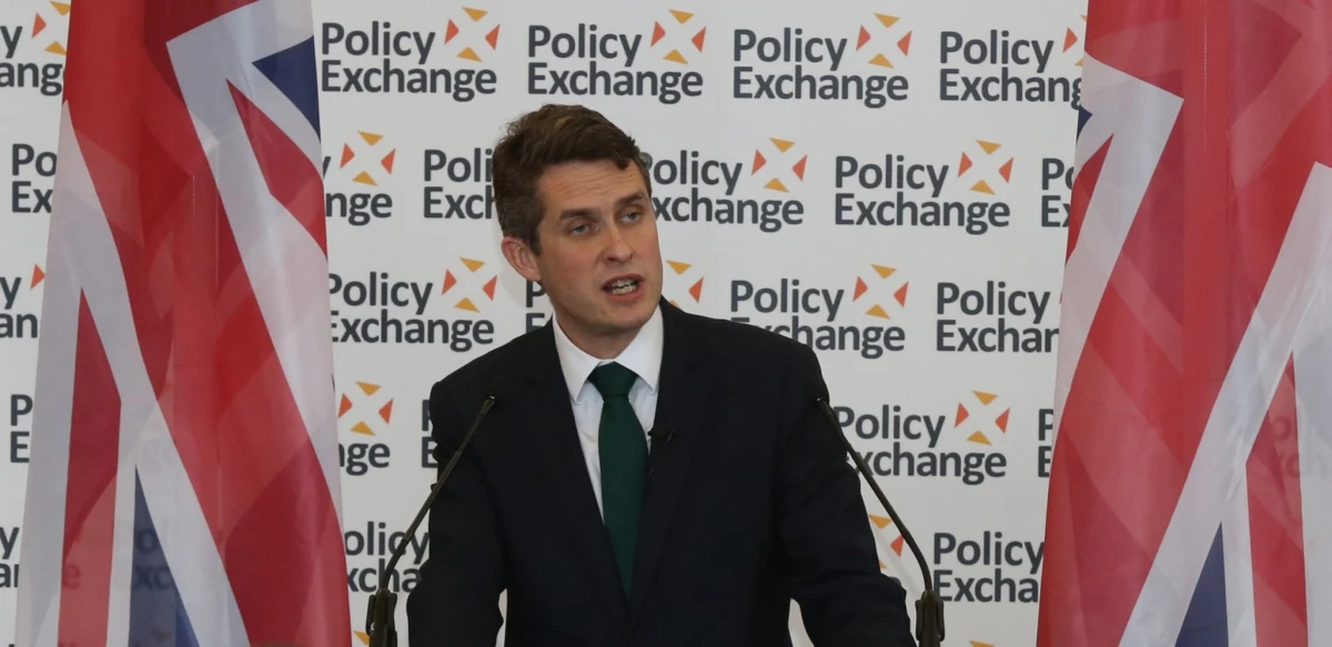 Rosja skrytykowała wypowiedź brytyjskiego ministra obrony Gavina Williamsona w sprawie próby zabójstwa Siergieja Skripala. "Widocznie jego prostackie uwagi to ostatnia broń, którą dysponuje brytyjska armia" - powiedział rzecznik resortu obrony Rosji. "Te uwagi pokazują tylko, że zarzutów Londynu nie można traktować poważnie" - podkreślił Igor Konaszenkow.