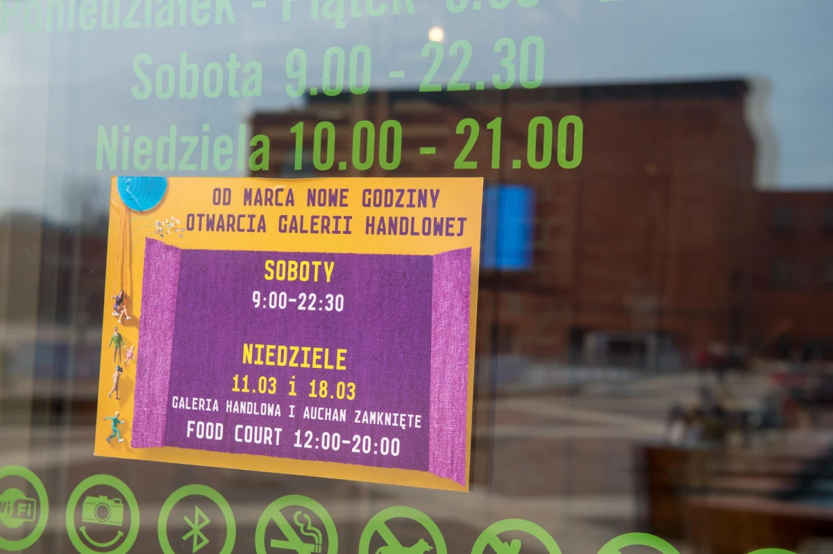 Najbliższa niedziela - 18 marca - będzie drugą w tym roku z zakazem handlu. Niedzielne zakupy będą możliwe 25 marca. Zgodnie z nowymi przepisami, w każdym miesiącu dwie niedziele będą handlowe - pierwsza i ostatnia. W sumie - w tym roku - będziemy mogli zrobić zakupy w 21 niedziel. Ustawa ograniczająca handel obowiązuje od 1 marca. 