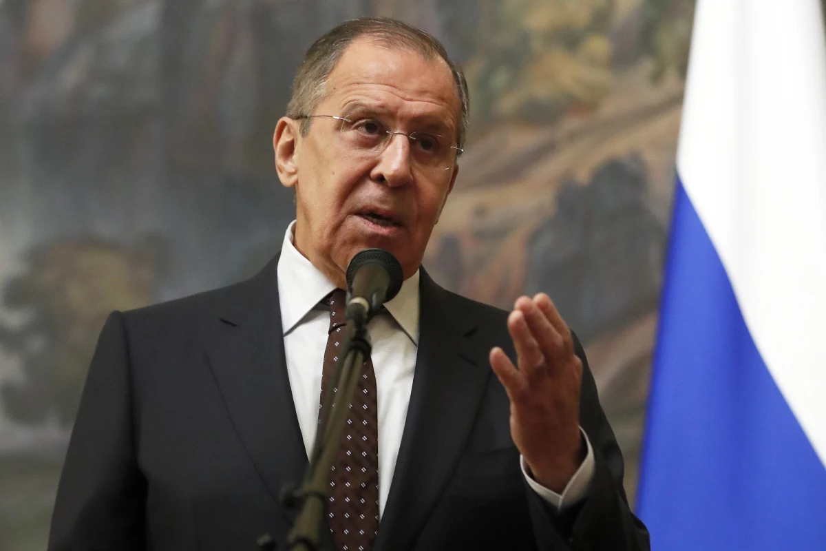 Rosja wydali brytyjskich dyplomatów w odpowiedzi na niedawną decyzję Londynu o wydaleniu 23 pracowników ambasady Rosji w Wielkiej Brytanii - oświadczył szef rosyjskiej dyplomacji Siergiej Ławrow, nie podając więcej szczegółów.
