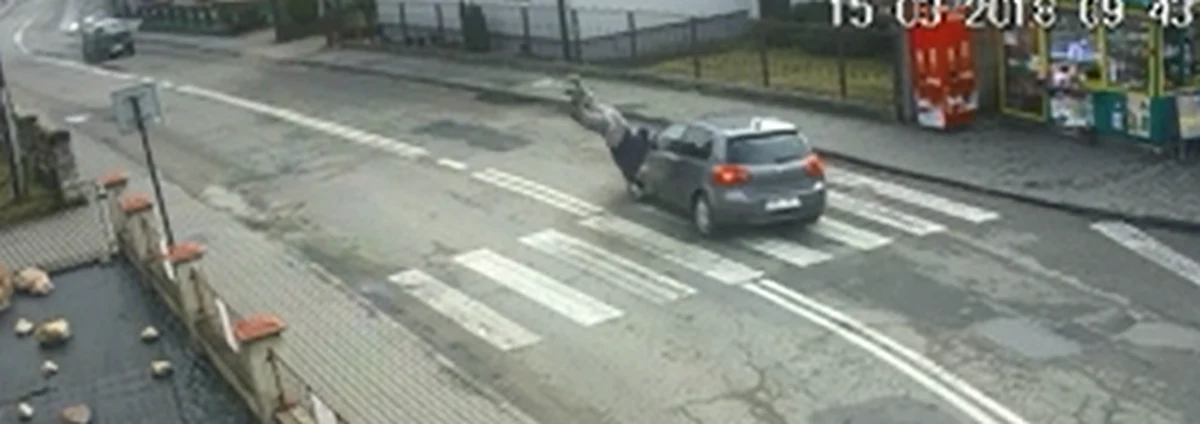Policja z Wodzisławia Śląskiego bada okoliczności potrącenia pieszego, do którego doszło na przejściu dla pieszych w Lubomi. Ku przestrodze funkcjonariusze opublikowali nagranie z monitoringu pokazujące to zdarzenie. 